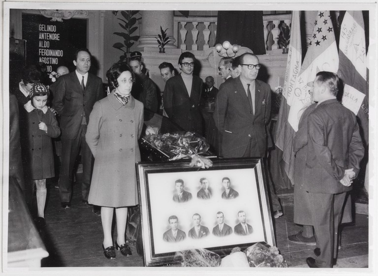 Gattatico-Reggio Emilia, 27-30 marzo 1970, Funerali di Alcide Cervi, camera ardente di Alcide nella Sala del Tricolore di Reggio Emilia, picchetto d'onore